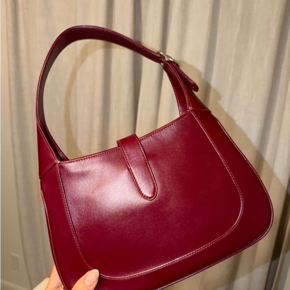 Elegant Burgundy Leather Shoulder Bag - Picture 2 of 15